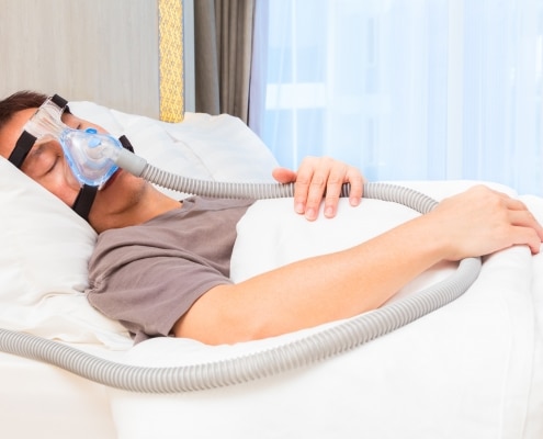 man wearing CPAP to sleep