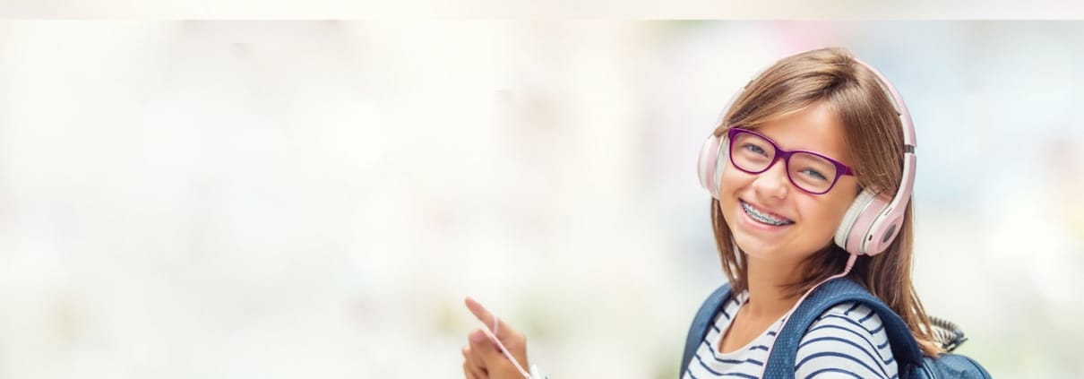 Young girl wearing braces