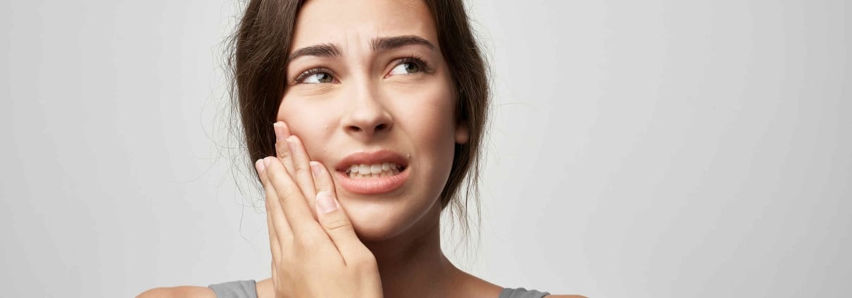 Woman in mouth pain