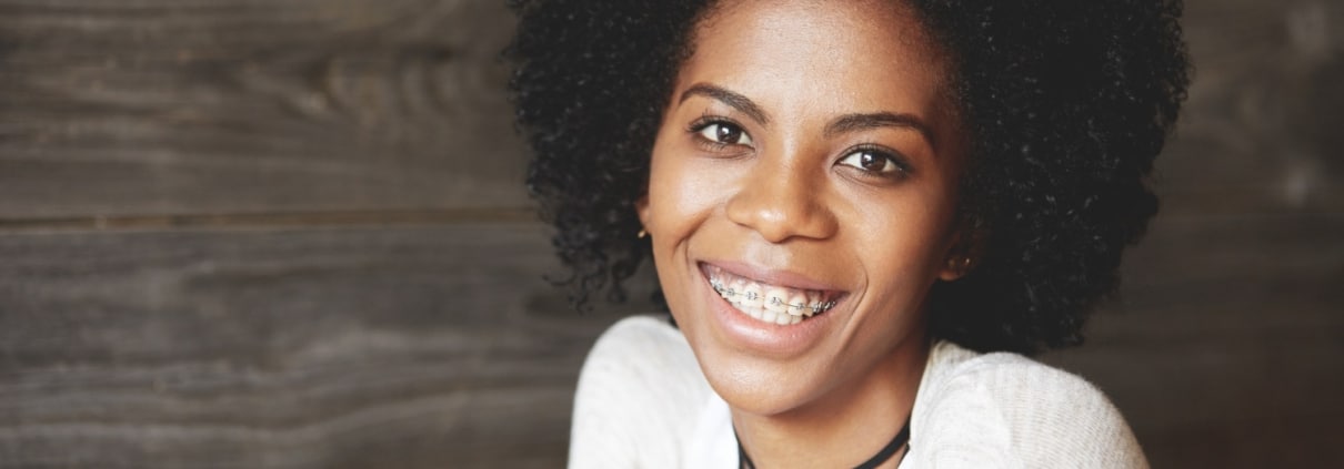 portrait-beautiful-young-woman-with-afro-hairstyle