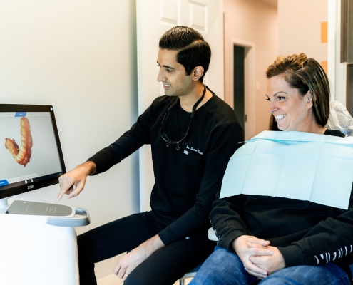 Dr. Desai showing the 3D view of the patient's bottom arch